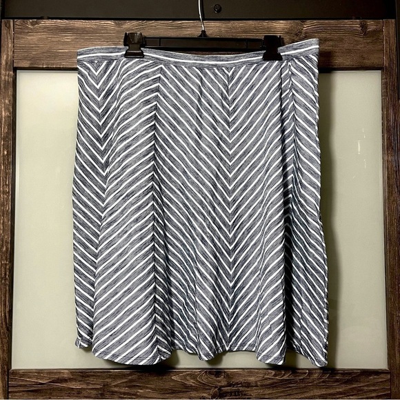 Talbots Dresses & Skirts - Talbots Navy & Light Blue Chevron A-Line Skirt Nautical Size 2Xp Coastal Grandma